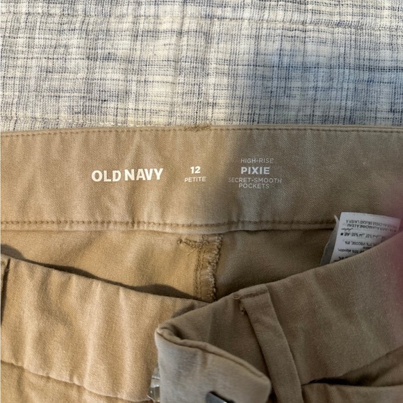 Old Navy High-Rise Pixie Skinny Pants - Picture 5 of 7